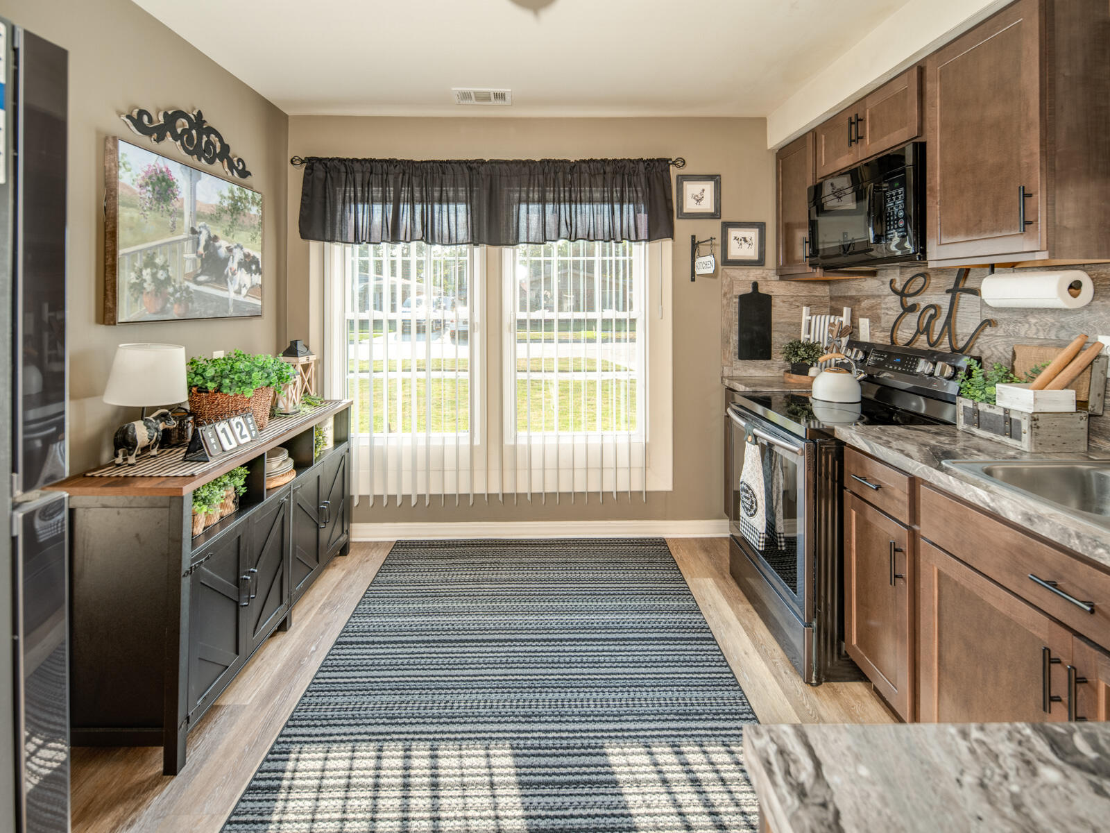 8951 Rackham Street Taylor, MI 48180 - Photo 6 of 29 Updated Kitchen