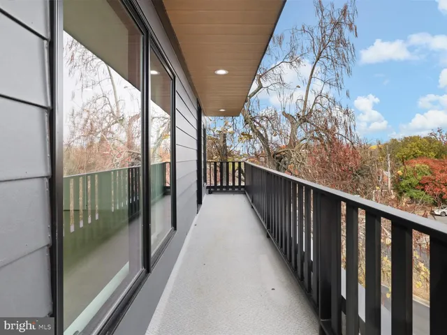 a sign that is sitting on a wall