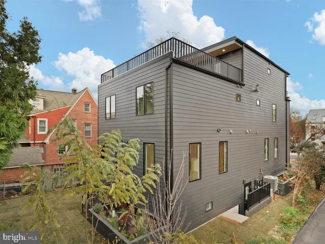 $2,300,000 | 818 North Edgewood Street, Arlington, VA 22201