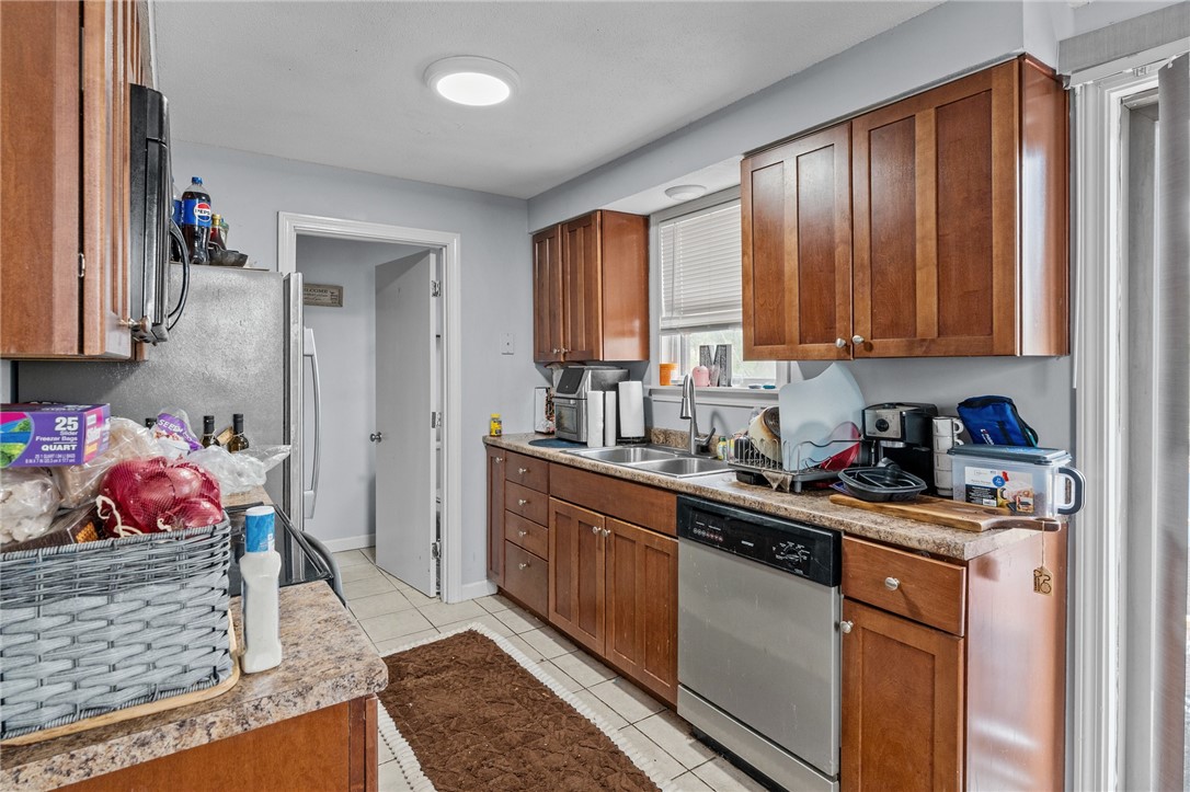 35 Pearl Street Westerly, RI 02891 - Photo 17 of 33