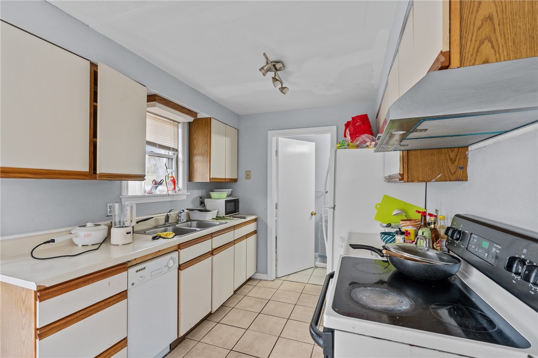 35 Pearl Street Westerly, RI 02891 - Photo 5 of 33