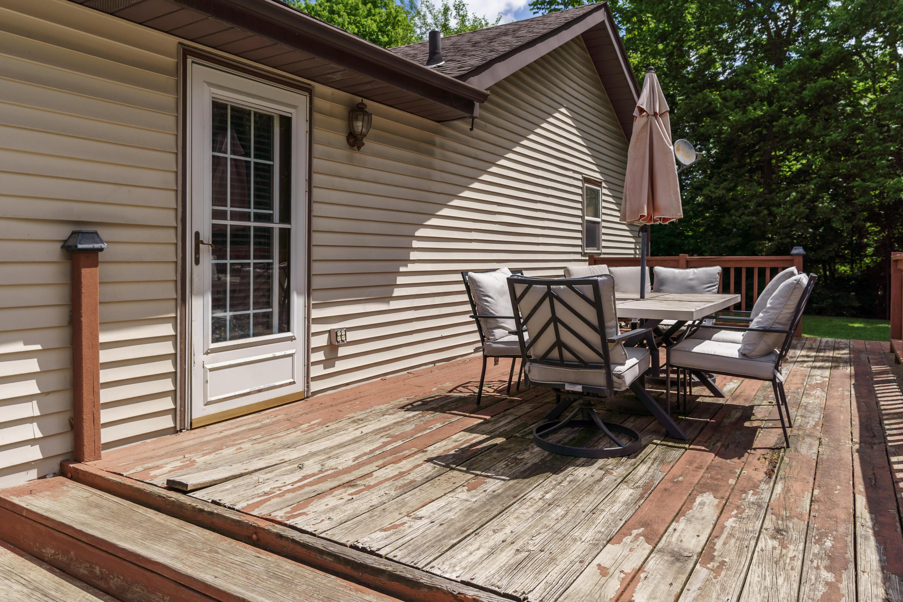 1691 Dyer Road Grove City, OH 43123 - Photo 57 of 108 2nd deck on house