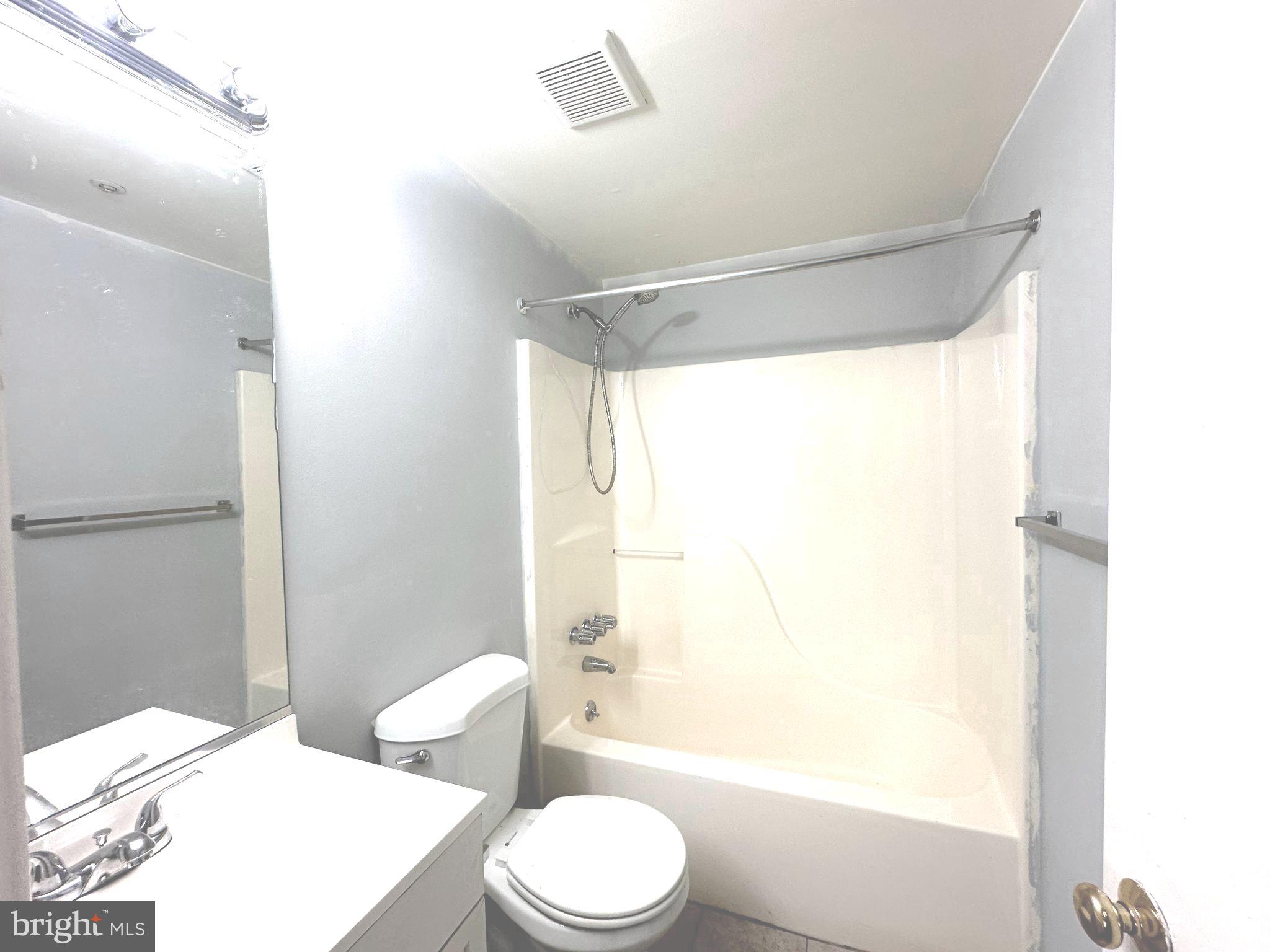 3426 Round Road Baltimore, MD 21225 - Photo 26 of 38 UL Shared Bath