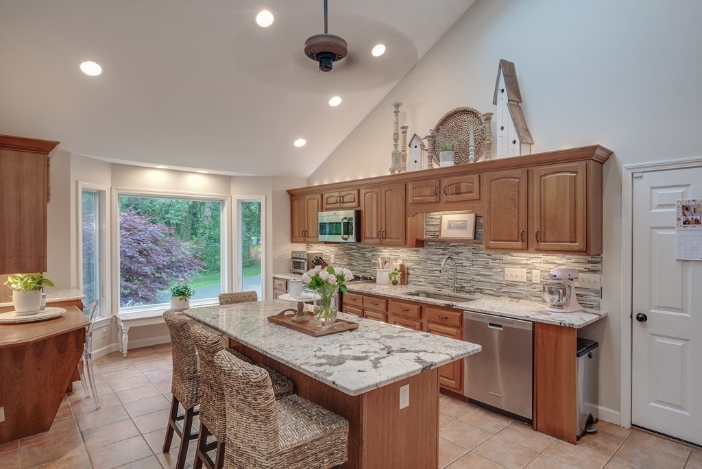 101 Davis Road Bedford, MA 01730 - Photo 2 of 42