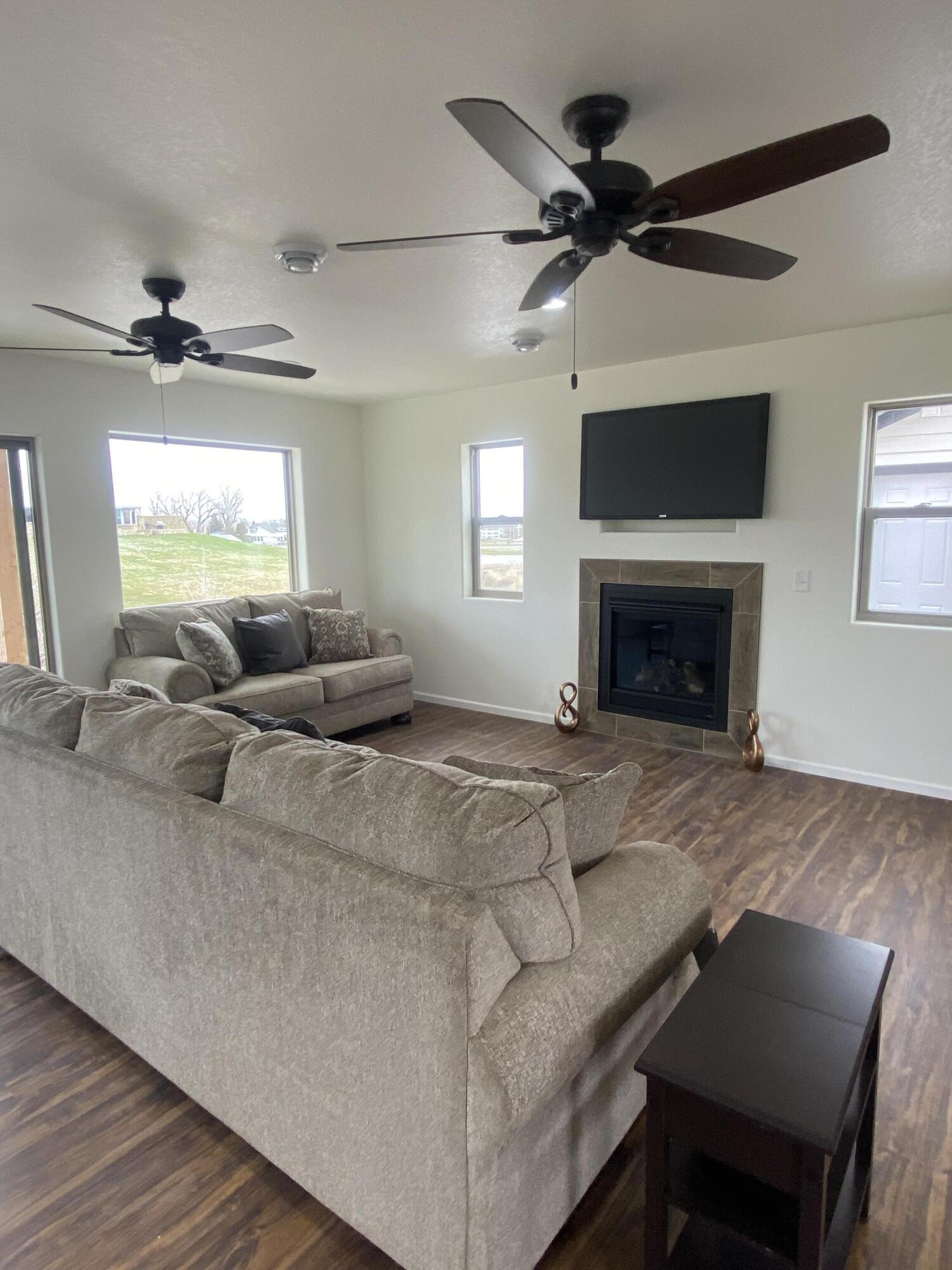 2161 Excalibur Way, Unit HB6) Sheridan, WY 82801 - Photo 11 of 28 IMG_8115