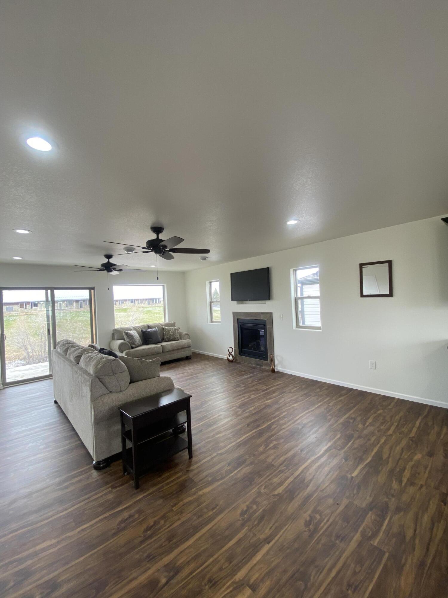 2161 Excalibur Way, Unit HB6) Sheridan, WY 82801 - Photo 9 of 28 IMG_8112