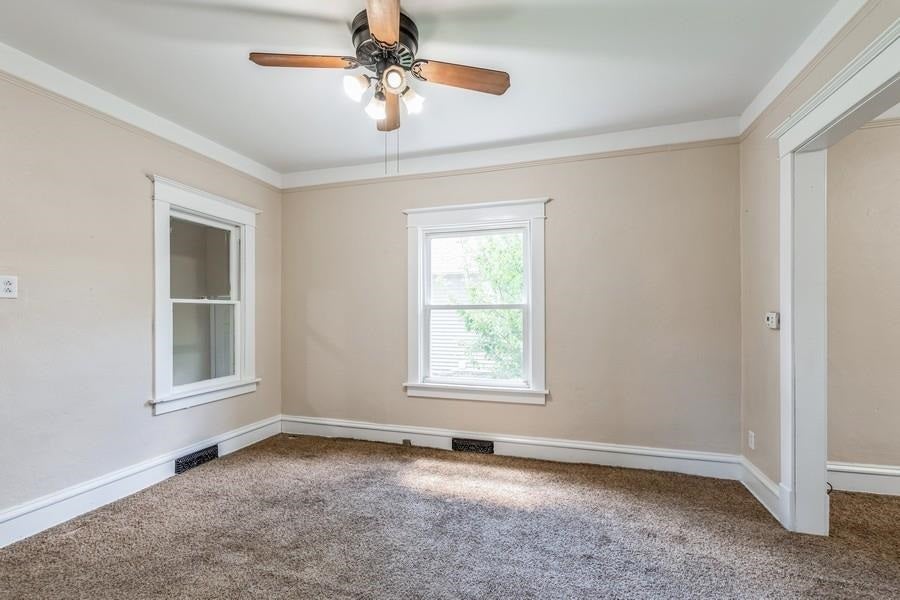 820 Center Point Road Northeast Cedar Rapids, IA 52402 - Photo 8 of 29 Gallery Image 8