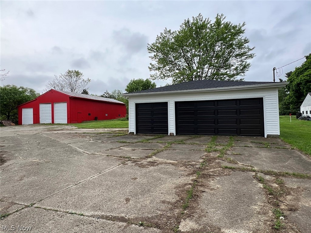 550 Johnson Road Wadsworth, OH 44281 - Photo 33 of 40 View of garage