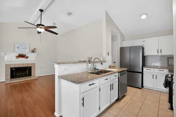 $275,000 | 30 Camberwell Court, The Woodlands, TX 77380
