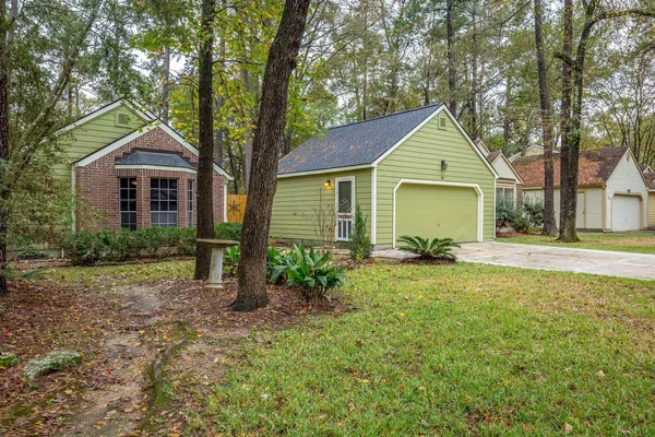 $275,000 | 30 Camberwell Court, The Woodlands, TX 77380