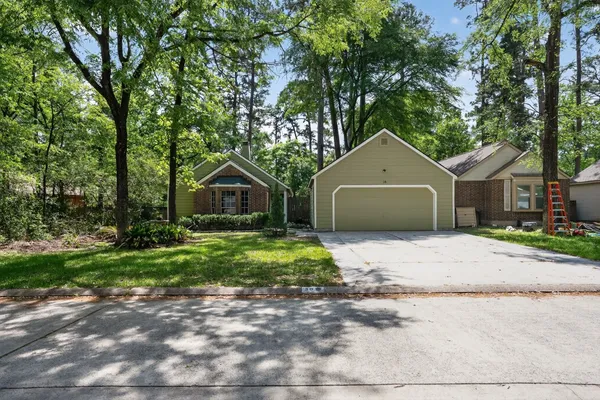 $275,000 | 30 Camberwell Court, The Woodlands, TX 77380