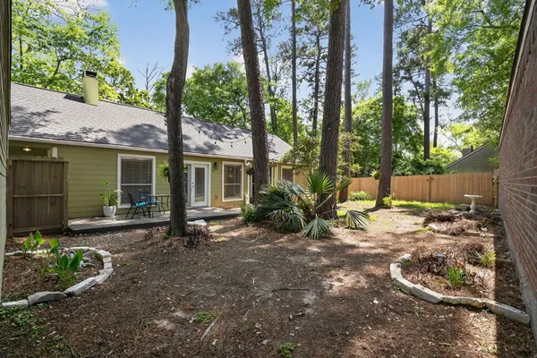 $275,000 | 30 Camberwell Court, The Woodlands, TX 77380