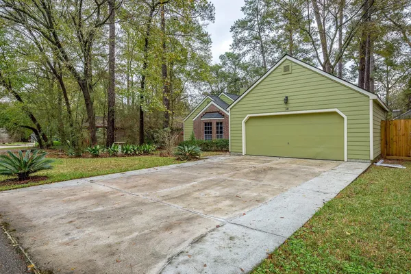 $275,000 | 30 Camberwell Court, The Woodlands, TX 77380