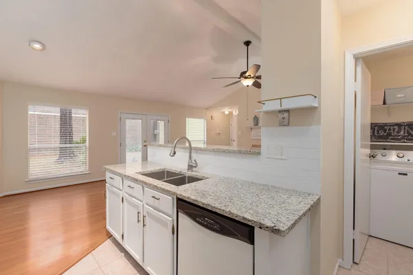 $275,000 | 30 Camberwell Court, The Woodlands, TX 77380