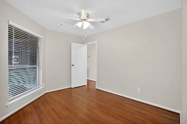 $275,000 | 30 Camberwell Court, The Woodlands, TX 77380