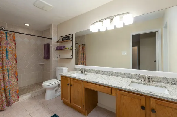 $275,000 | 30 Camberwell Court, The Woodlands, TX 77380