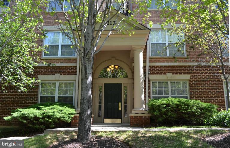 212 Ridgepoint Place, Unit 18 Gaithersburg, MD 20878 - Photo 14 of 30 Exterior (Front)