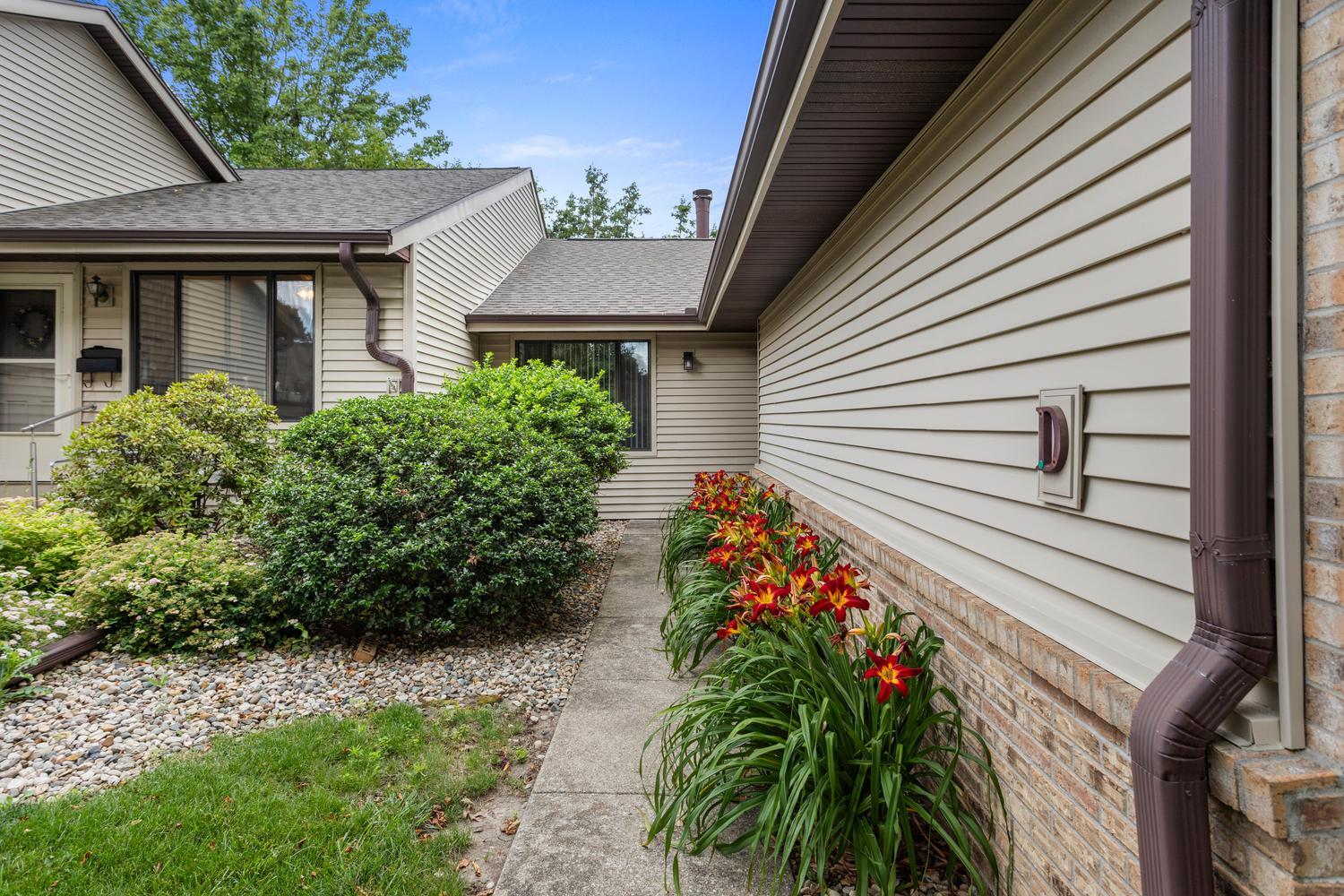 2005 Eagle Ridge Court, Unit D Urbana, IL 61802 - Photo 4 of 34