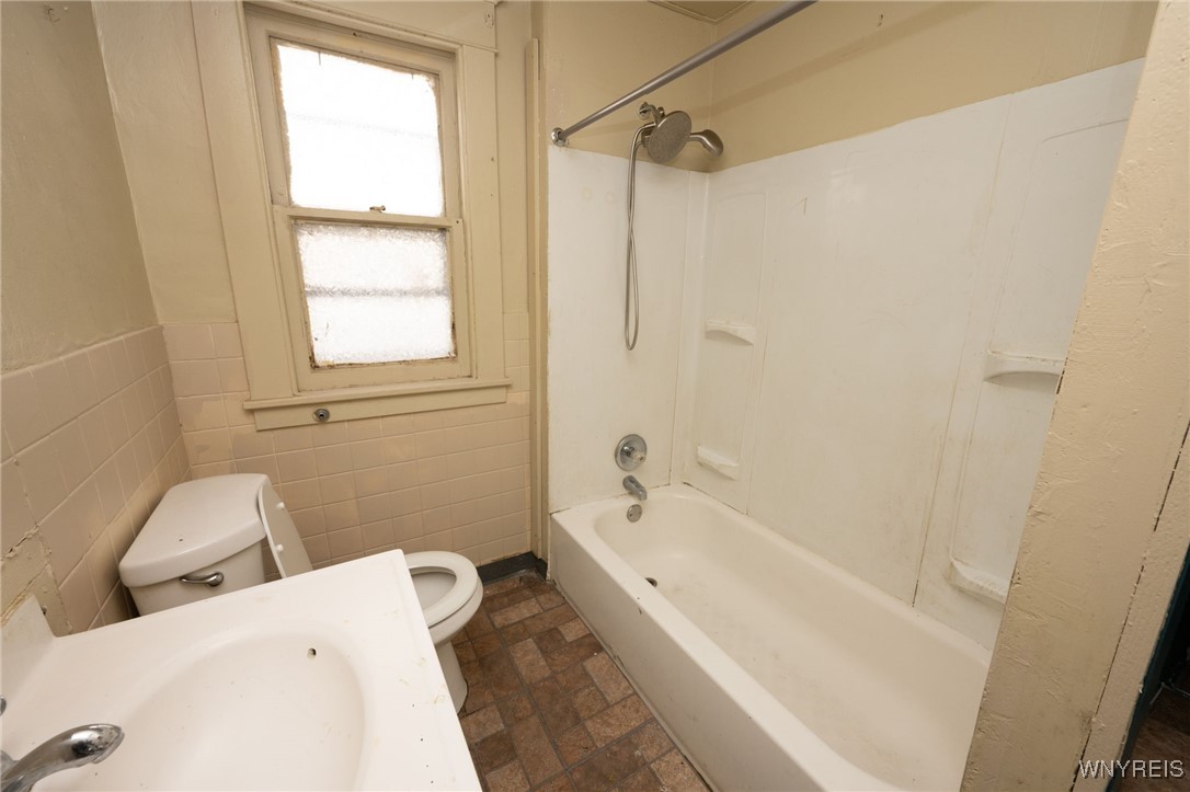 54 Freund Street Buffalo, NY 14211 - Photo 15 of 37