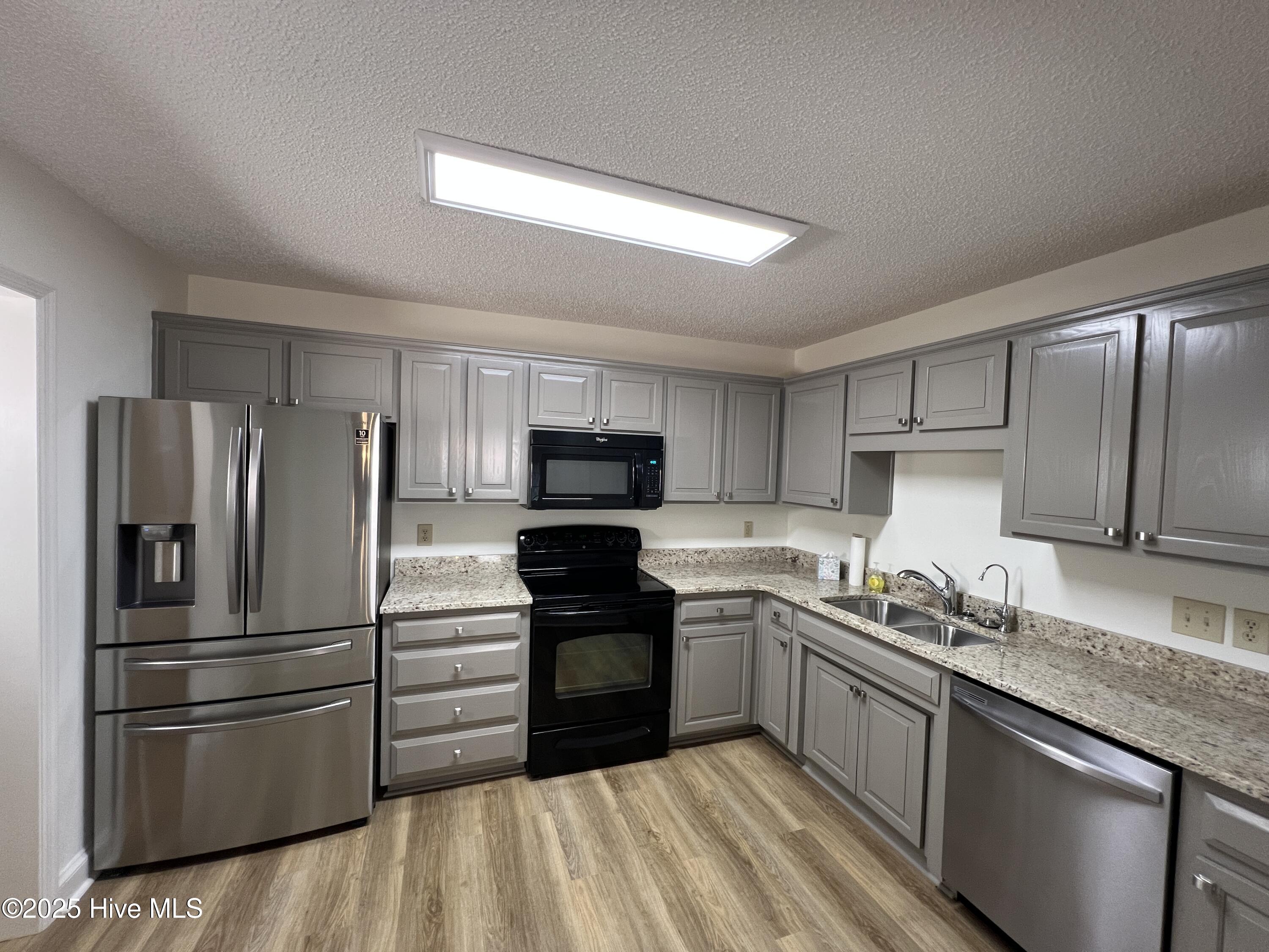 10 Pier Pointe, Unit POINTE New Bern, NC 28562 - Photo 4 of 64 kitchen