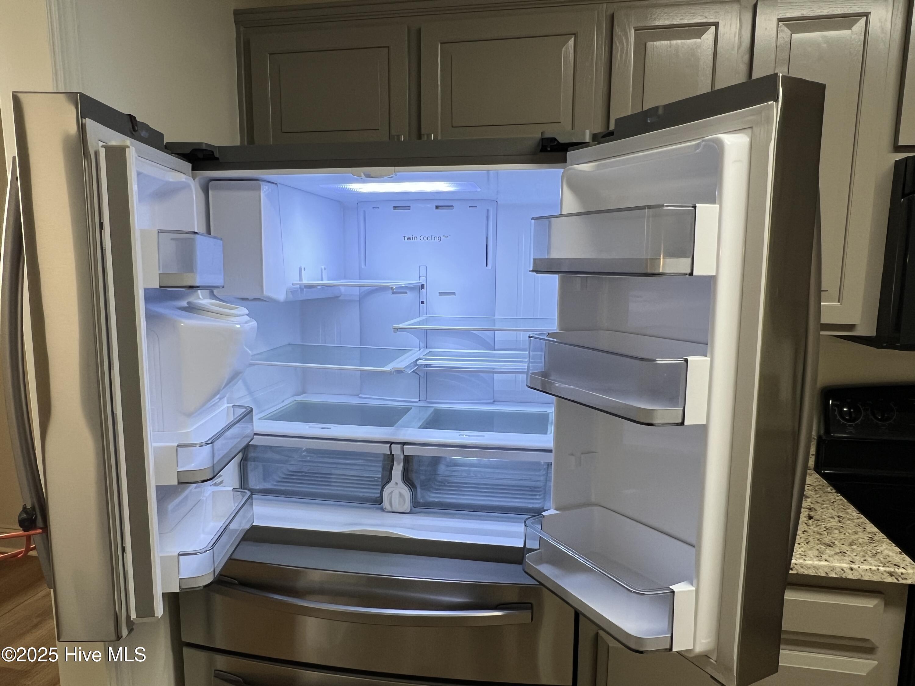 10 Pier Pointe, Unit POINTE New Bern, NC 28562 - Photo 7 of 64 refrigerator