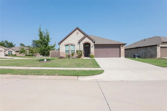 $2,490 | 607 Ridge View Way, Justin, TX 76247