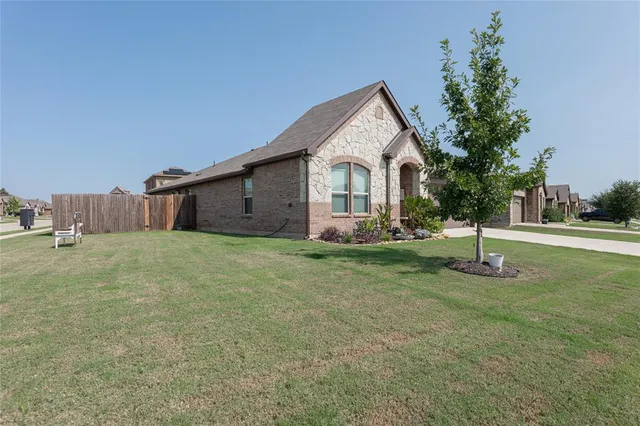 $2,490 | 607 Ridge View Way, Justin, TX 76247