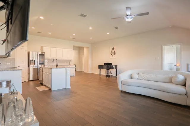 $2,490 | 607 Ridge View Way, Justin, TX 76247