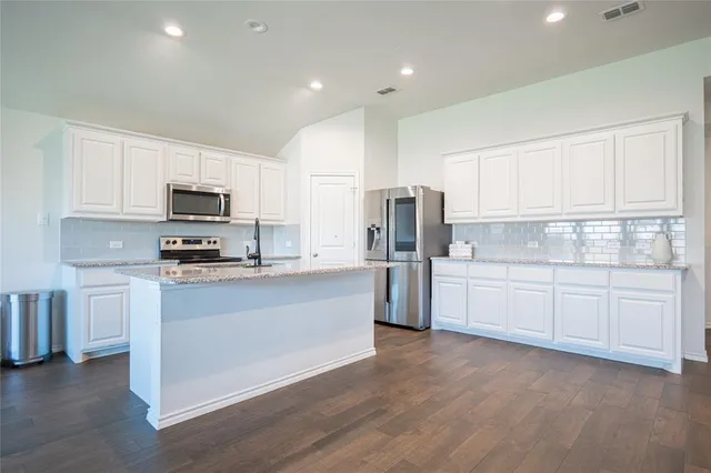 $2,490 | 607 Ridge View Way, Justin, TX 76247