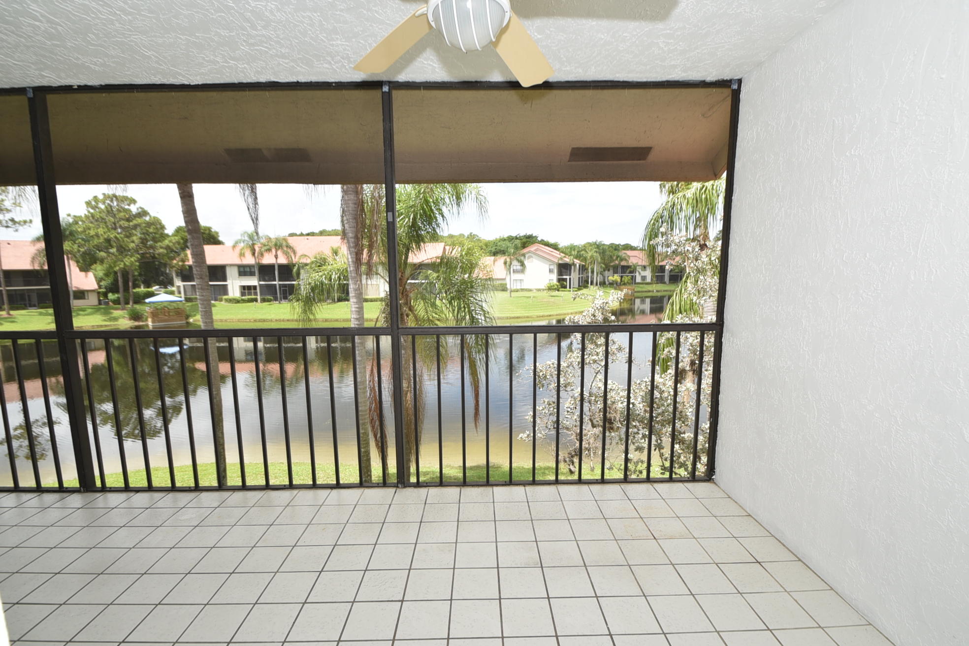 5601 Coach House Circle, Unit E Boca Raton, FL 33486 - Photo 23 of 28 DSC_5174