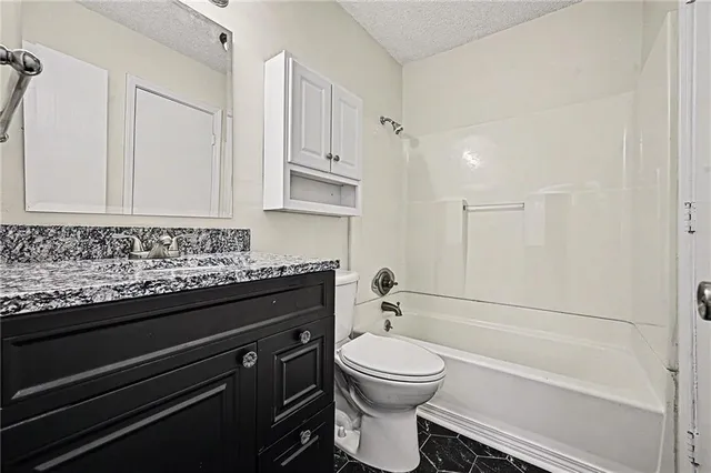 $218,000 | 2914 Northeast 59 Place, Gladstone, MO 64119