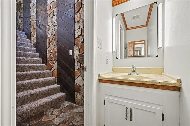 $218,000 | 2914 Northeast 59 Place, Gladstone, MO 64119