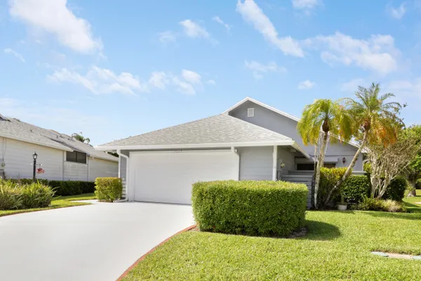 $495,000 | 7137 Southeast Quincy Terrace, Hobe Sound, FL 33455