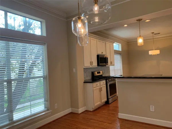 $2,900 | 406 Fowler Street, Houston, TX 77007