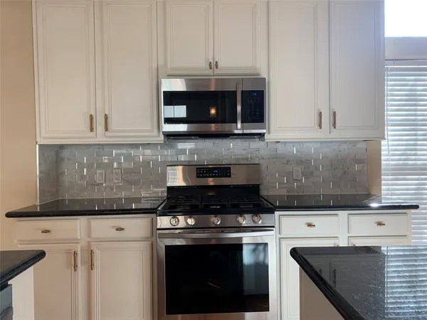$2,900 | 406 Fowler Street, Houston, TX 77007