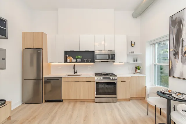 $2,350 | 2718 North Hampden Court, Unit 412, Chicago, IL 60614