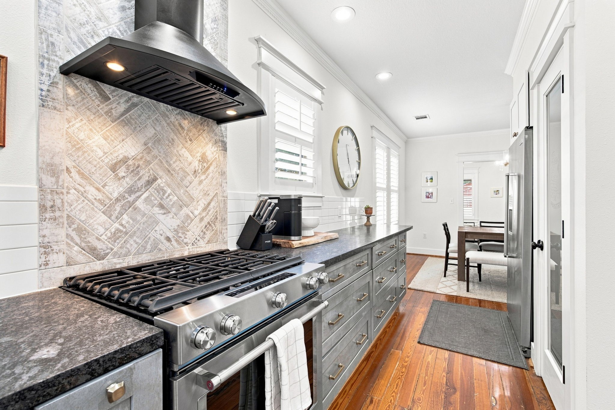 4618 McEwen Street Houston, TX 77009 - Photo 10 of 39 The fully upgraded kitchen offers Leathered Granite Countertops, custom cabinetry, tile backsplash and gas cooking.