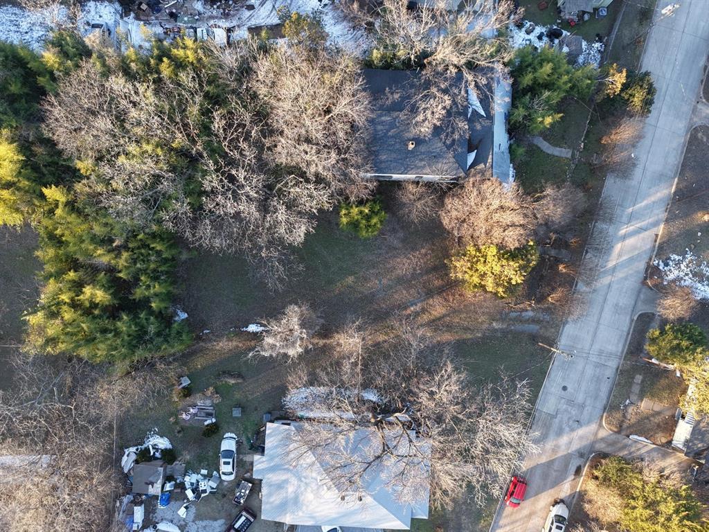 227 South Cliff Street Dallas, TX 75203 - Photo 9 of 10 a vase of flowers sitting on a table