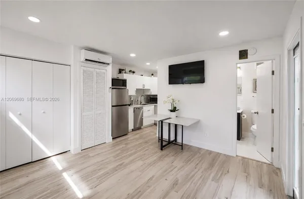 $2,600 | 1125 Almeria Avenue, Unit COTTAGE, Coral Gables, FL 33134