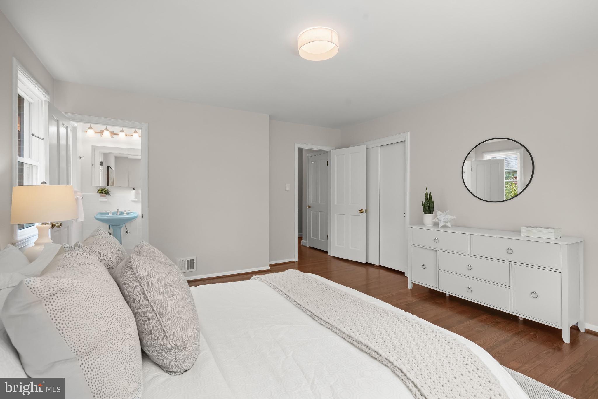 9210 Bardon Road Bethesda, MD 20814 - Photo 14 of 28 Primary Bedroom with Ensuite Bath