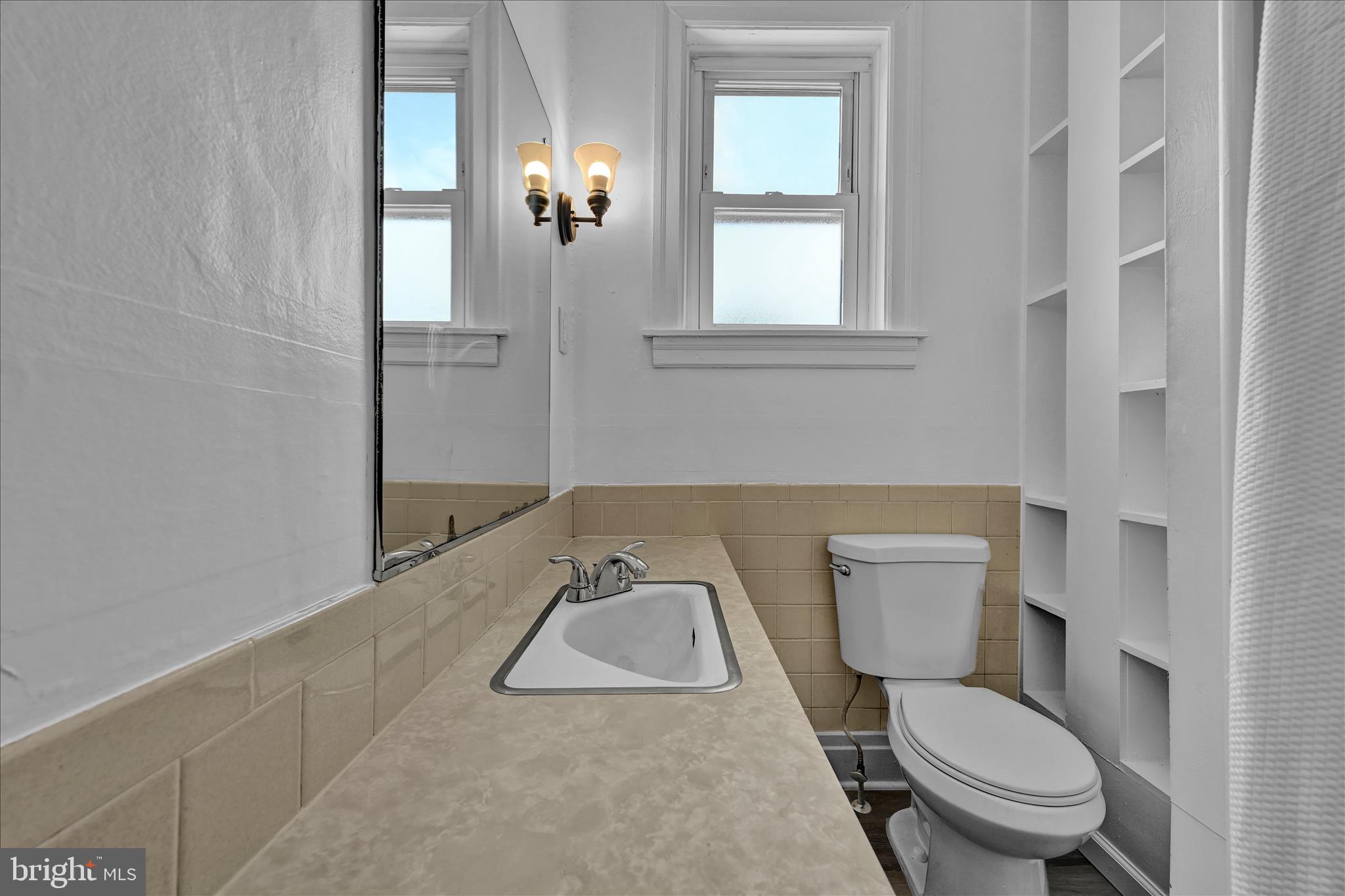 1127 Walnut Street Lebanon, PA 17042 - Photo 22 of 30 Unit 2 - Bathroom