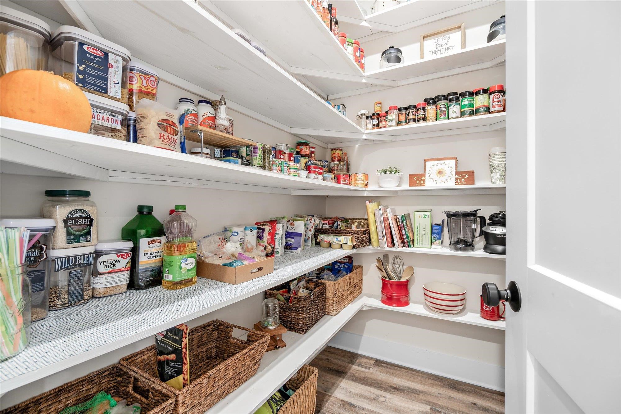 29318 Grandview Manor Yulee, FL 32097 - Photo 26 of 68 View of pantry