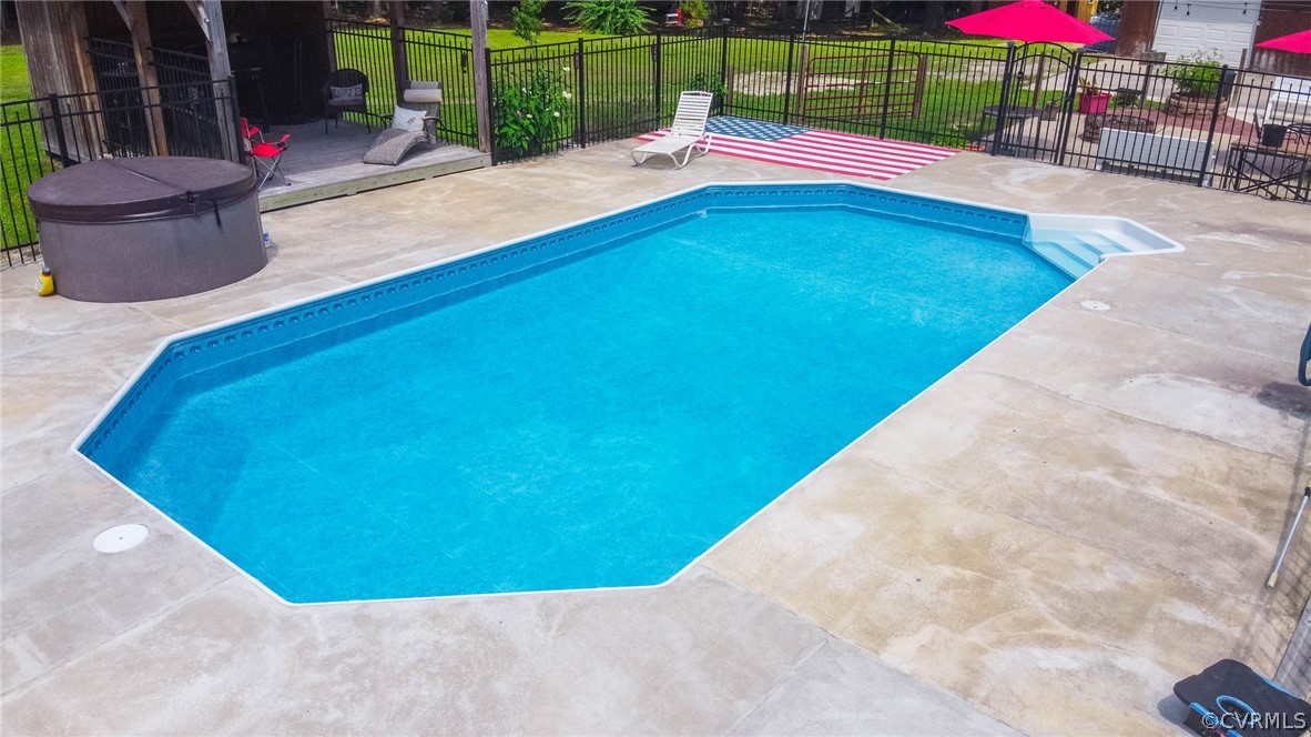 17000 Jolly Road Disputanta, VA 23842 - Photo 8 of 50 Hot Tub conveys - Nice Pool House