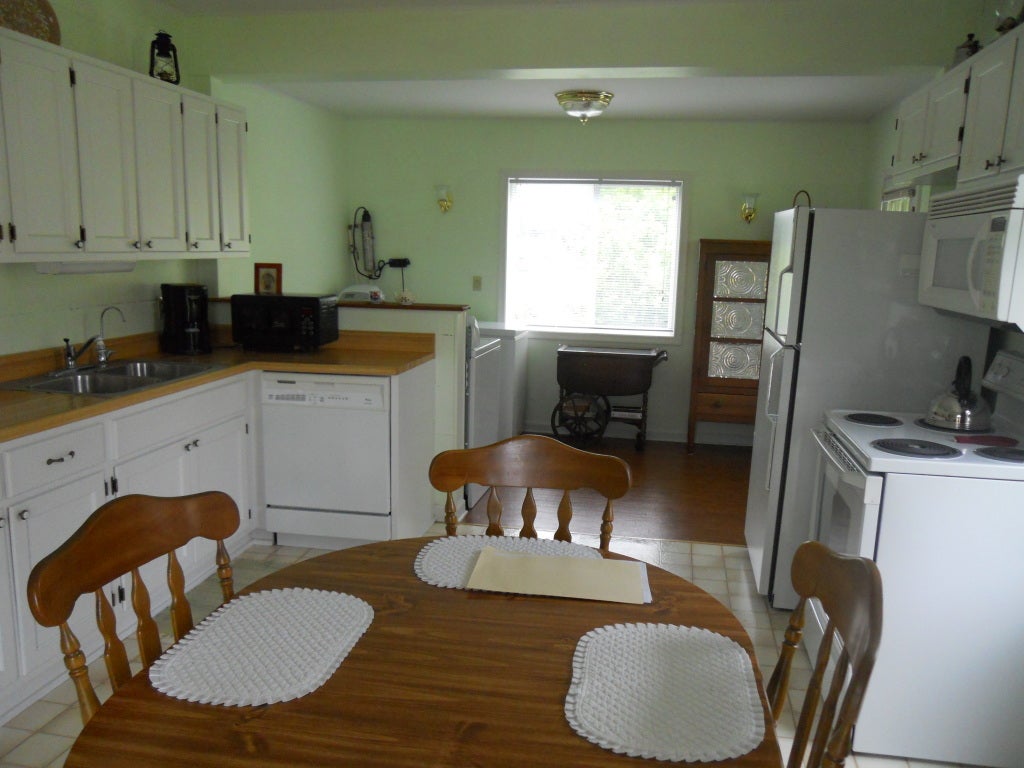 Lewis Road Ronceverte, WV 24970 - Photo 10 of 25 kitchen2
