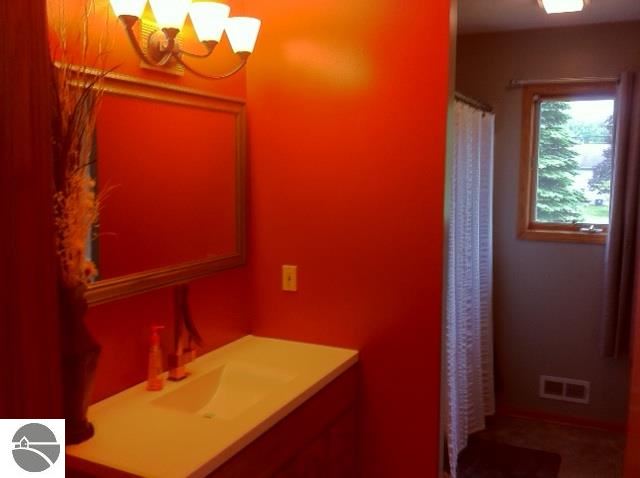 4817 Silver Pines Road Traverse City, MI 49685 - Photo 9 of 12 1747683-8.JPG
