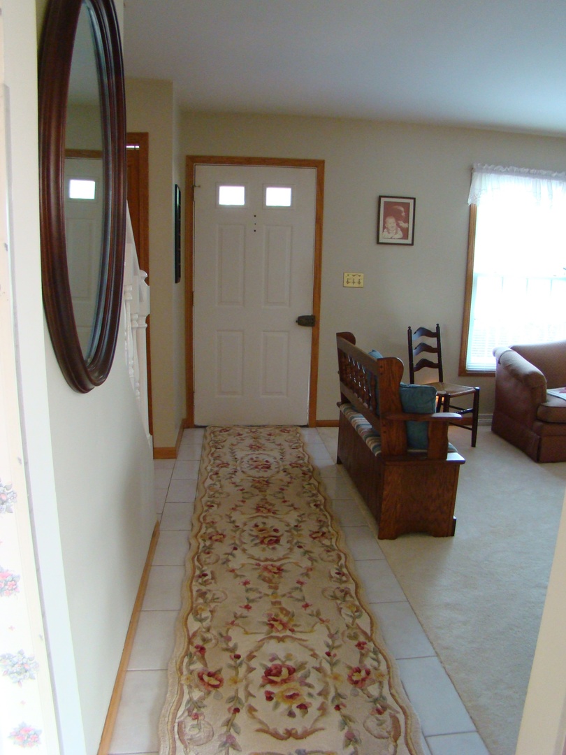 818 Bannock Road East Dundee, IL 60118 - Photo 4 of 25 Gallery Image 4