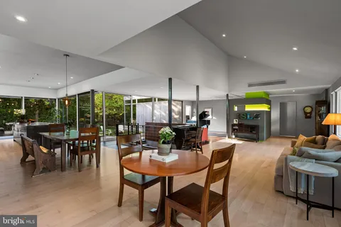 $1,575,000 | 7005 West Greenvale Parkway, Chevy Chase, MD 20815