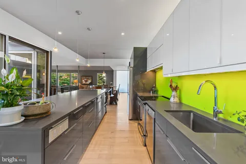 $1,575,000 | 7005 West Greenvale Parkway, Chevy Chase, MD 20815