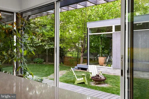 $1,575,000 | 7005 West Greenvale Parkway, Chevy Chase, MD 20815