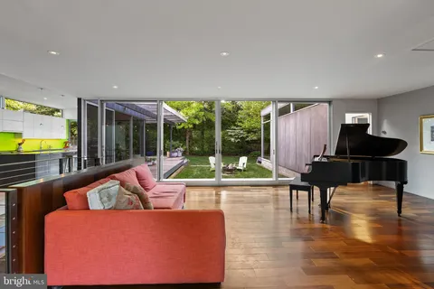 $1,575,000 | 7005 West Greenvale Parkway, Chevy Chase, MD 20815